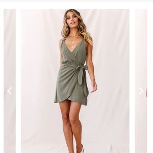 NWT Selfie Leslie Sage Green khaki Wrap Dress Size Small